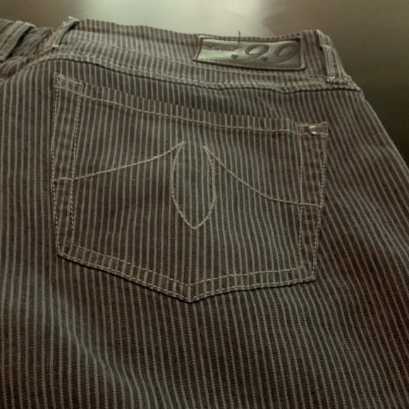 Level 99 wide leg Jean with railroad stripe. Size 30. - Picture 4 of 5